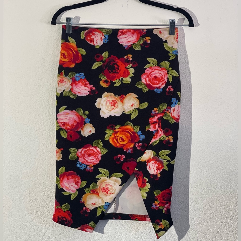 Guess Scuba Floral Skirt 
Style #W4FD87K3PP0